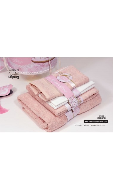 Trusou complet de botez roz prafuit pentru fetite, Caruselul fermecat 6